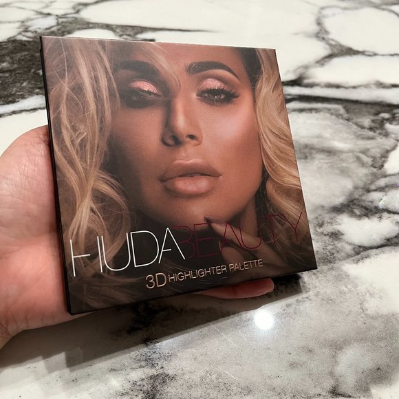 Huda 3D Highlighter Palette - NWT - Picture 1 of 4